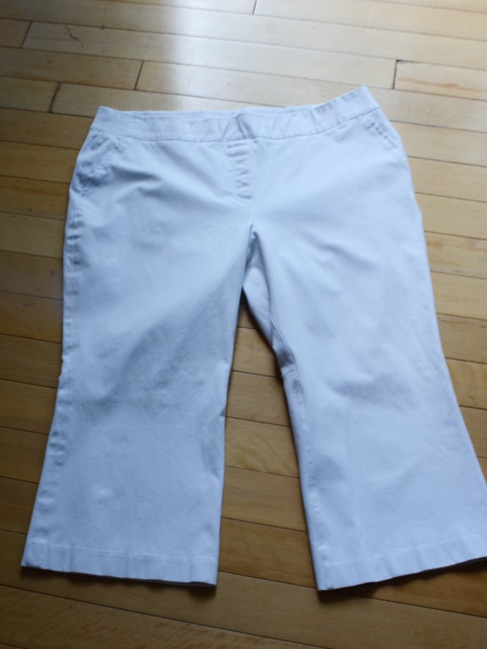 Spanx white capri pants Size 2X